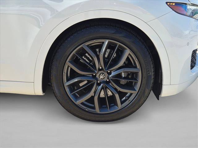Used 2024 Maserati Levante GT Ultima AWD/4WD image 21