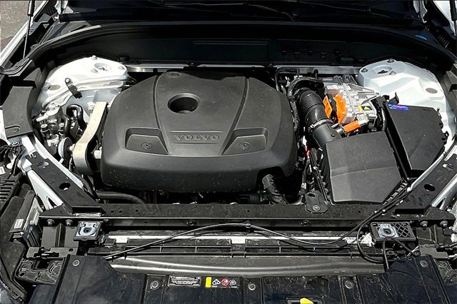 Used 2025 Volvo XC60 T8 Plus w/ Protection Package Premier image 9