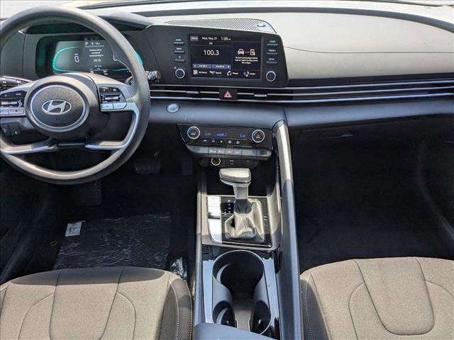 New 2025 Hyundai Elantra Blue image 17