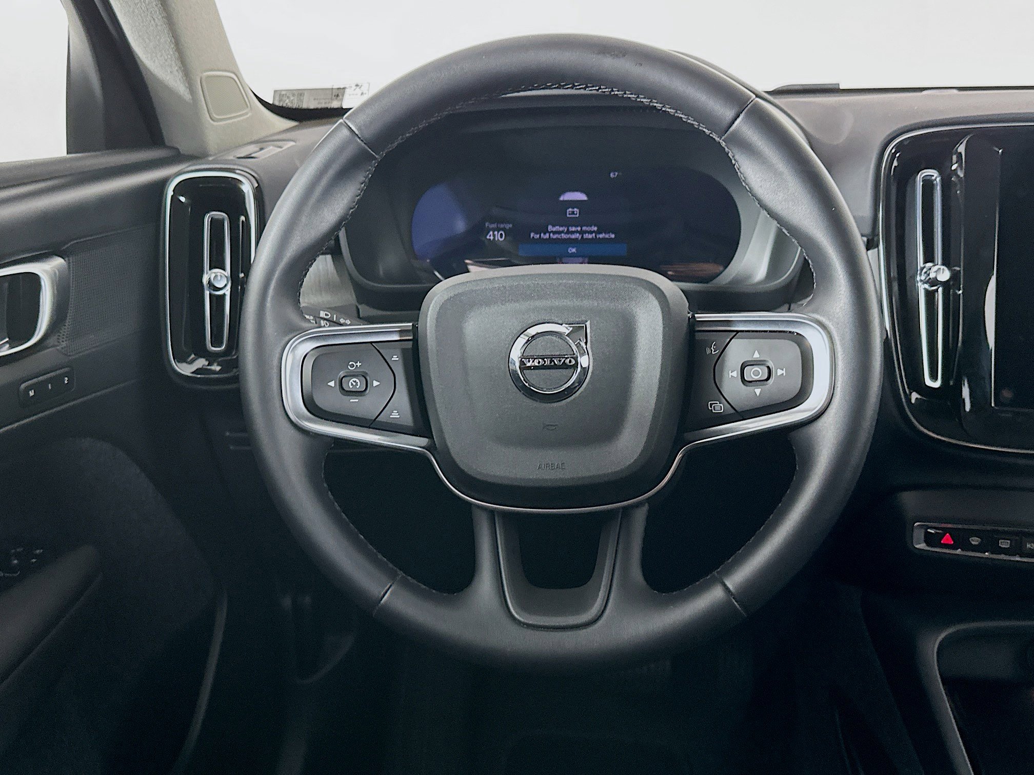 Used 2025 Volvo XC40 B5 Plus image 18