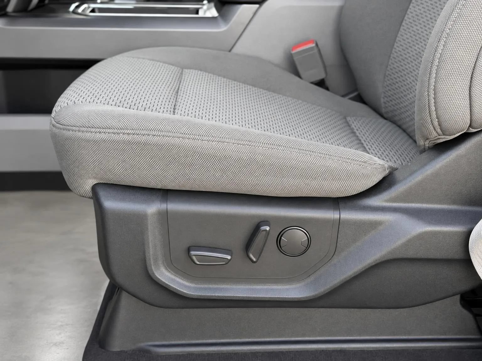 Used 2019 Ford F150 XLT w/ Equipment Group 302A Luxury AWD/4WD image 35