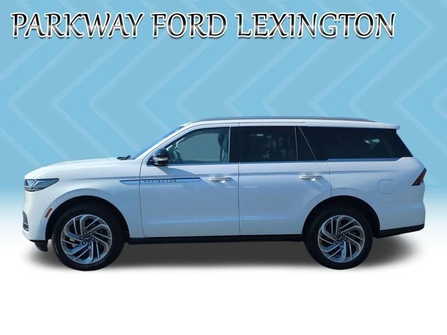 Used 2025 Lincoln Navigator Reserve AWD/4WD image 2