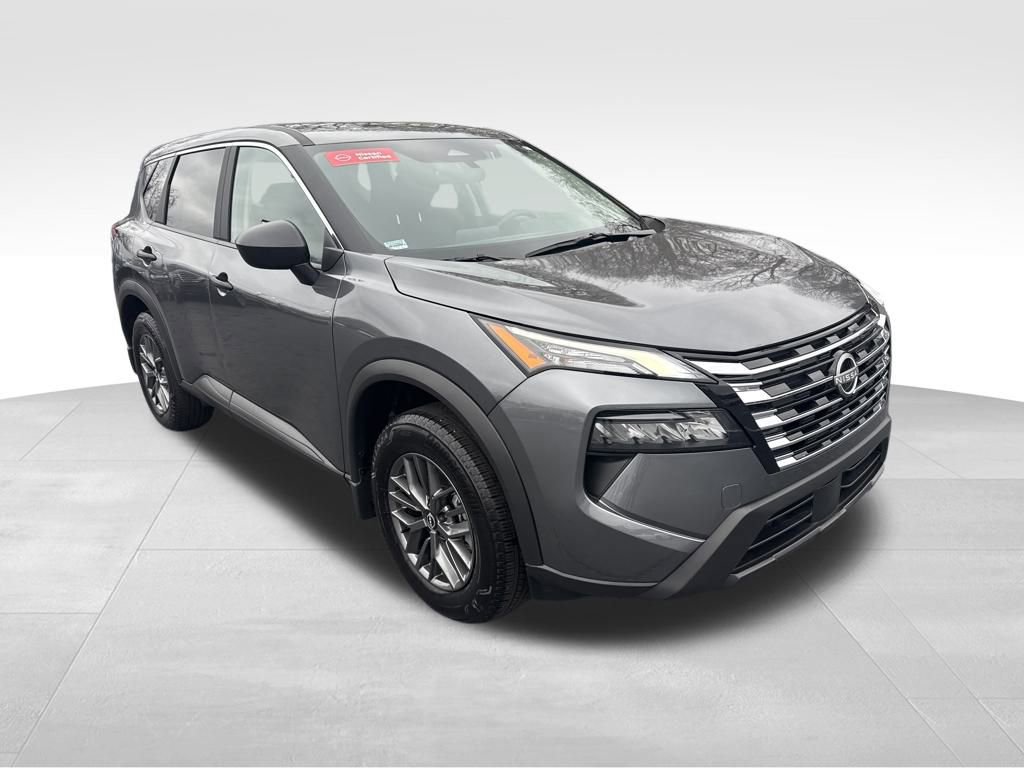 Used 2025 Nissan Rogue S image 8