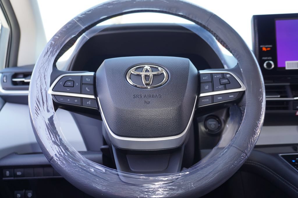 Certified 2026 Toyota Sienna XLE FWD image 21