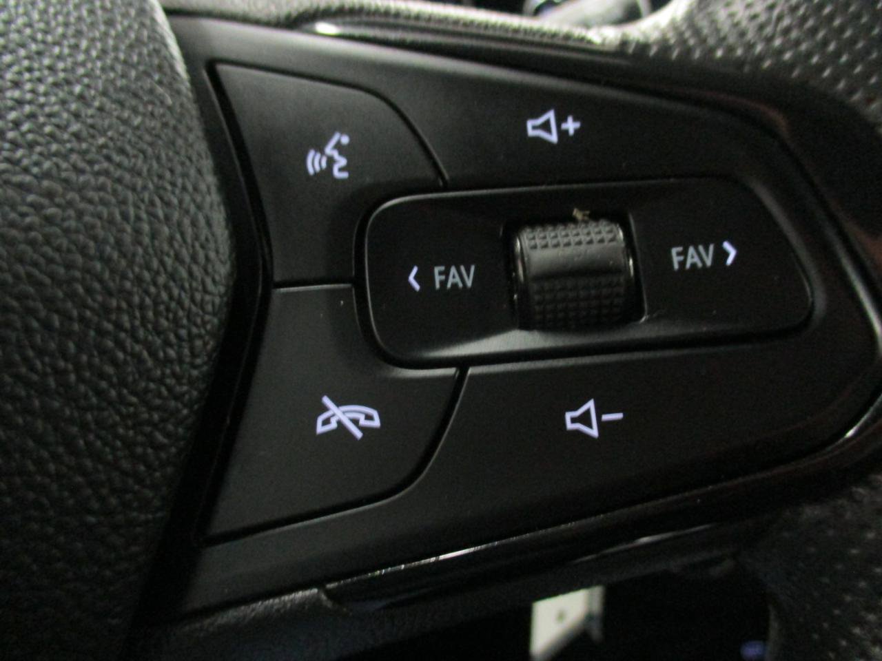 Used 2024 Chevrolet Trax LS image 23