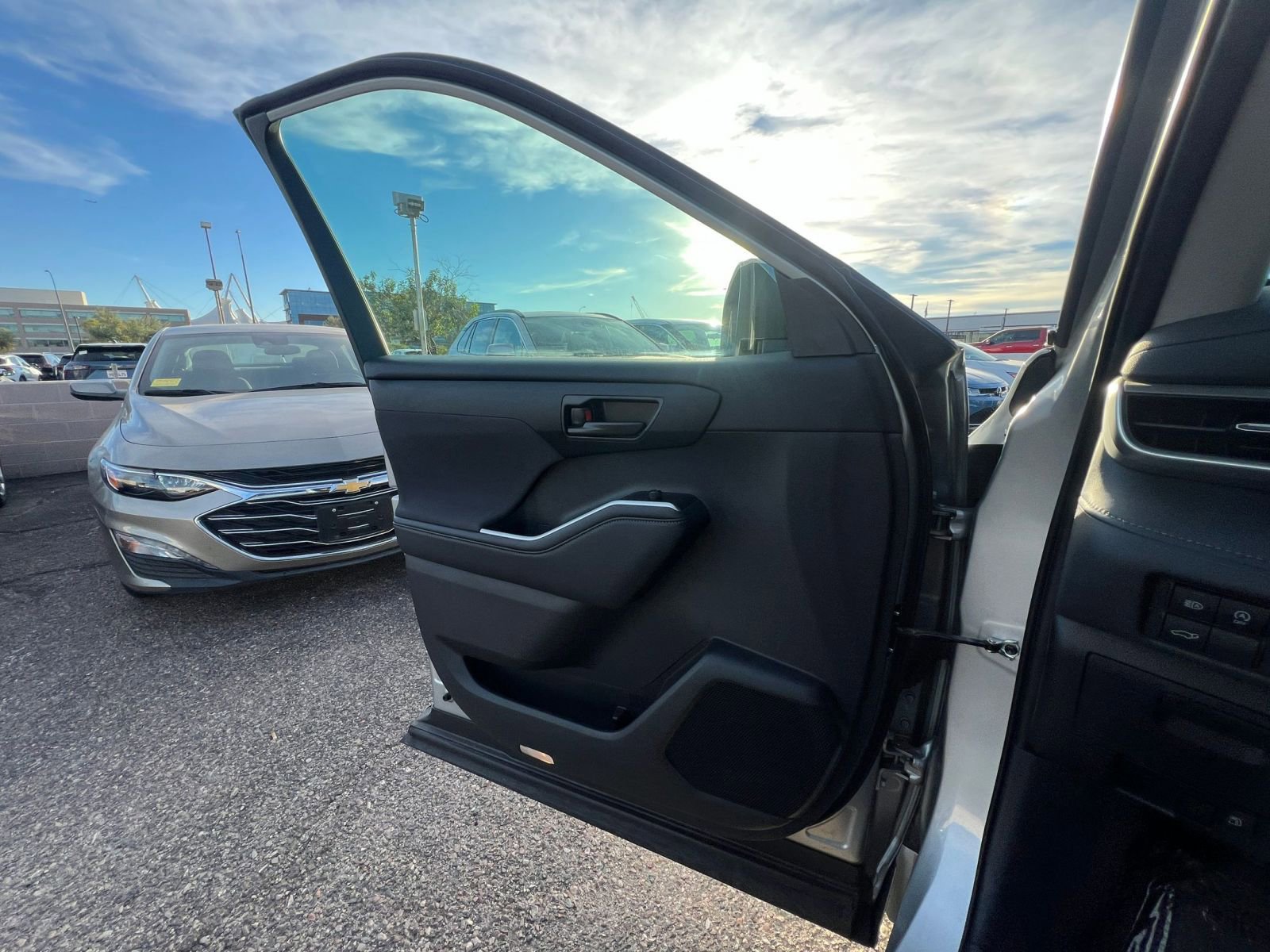 Used 2025 Toyota Highlander LE image 20