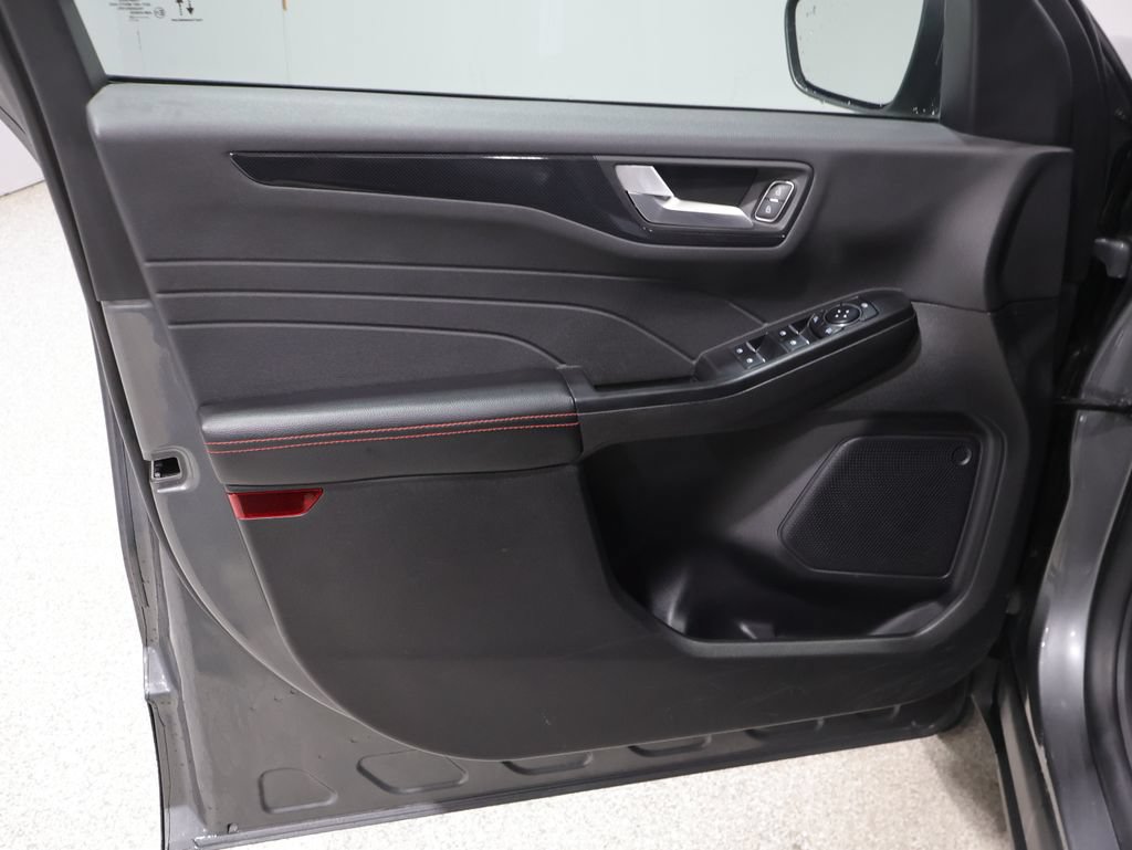 Used 2025 Ford Escape ST-Line Select AWD/4WD image 12