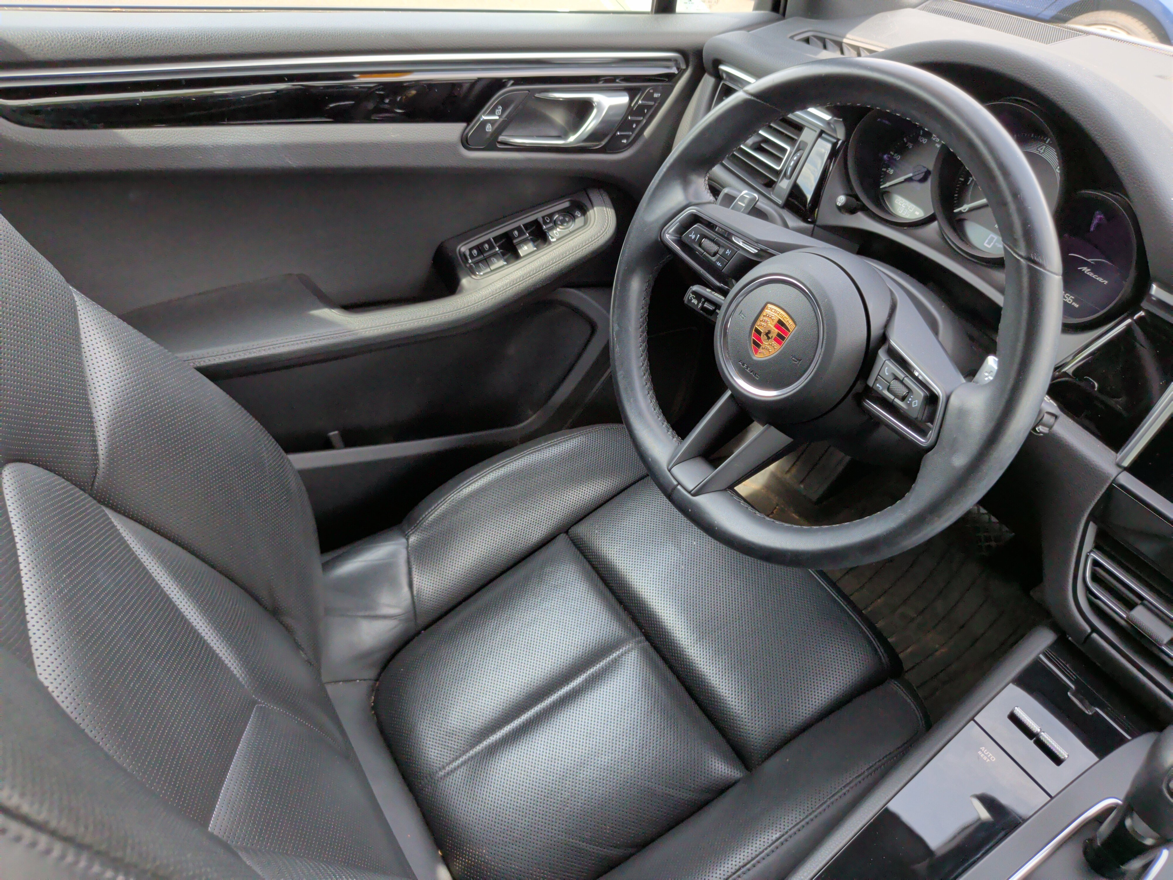 Used 2023 Porsche Macan image 34