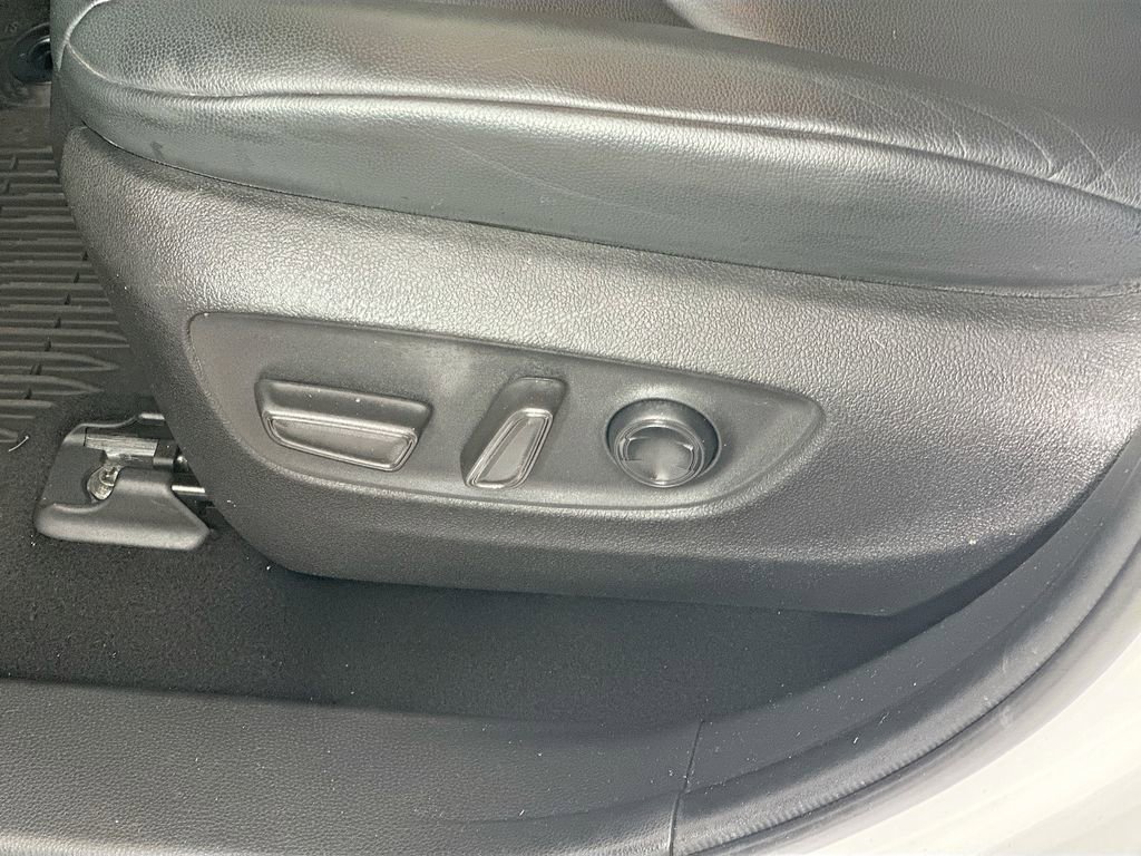 Used 2022 Toyota Highlander XLE image 22