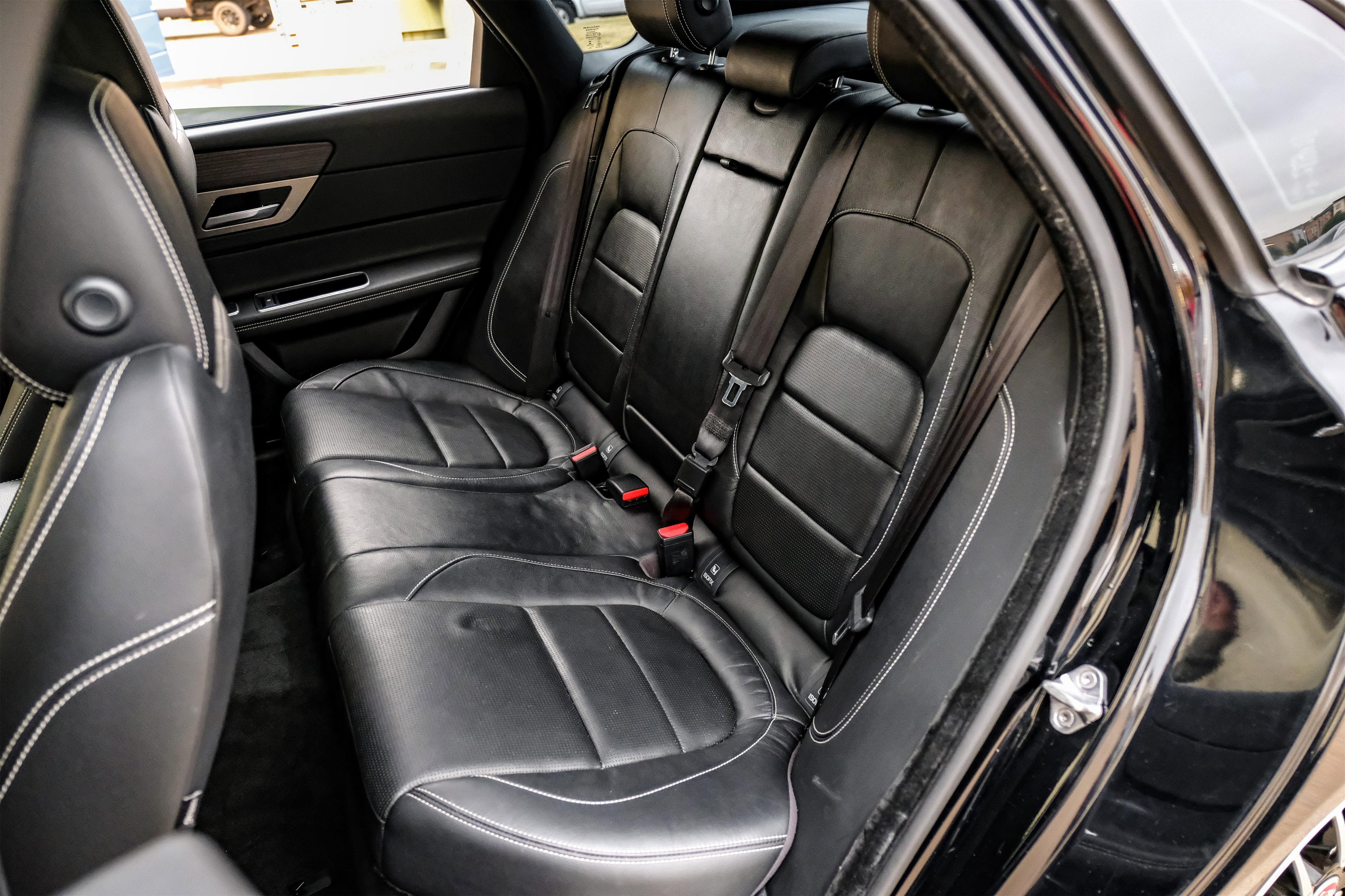 Used 2017 Jaguar XF S image 37