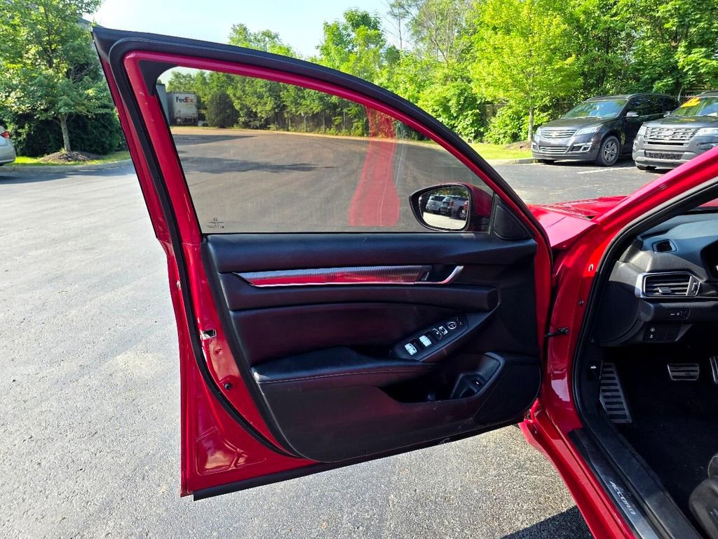 Used 2018 Honda Accord Sport image 13