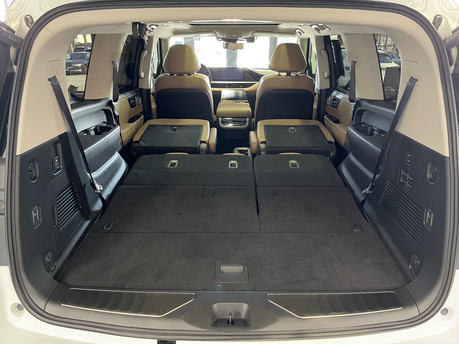 Used 2025 INFINITI QX80 Sensory AWD/4WD image 38