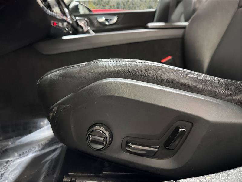 Used 2019 Volvo S60 T6 Momentum w/ Premium Package image 17