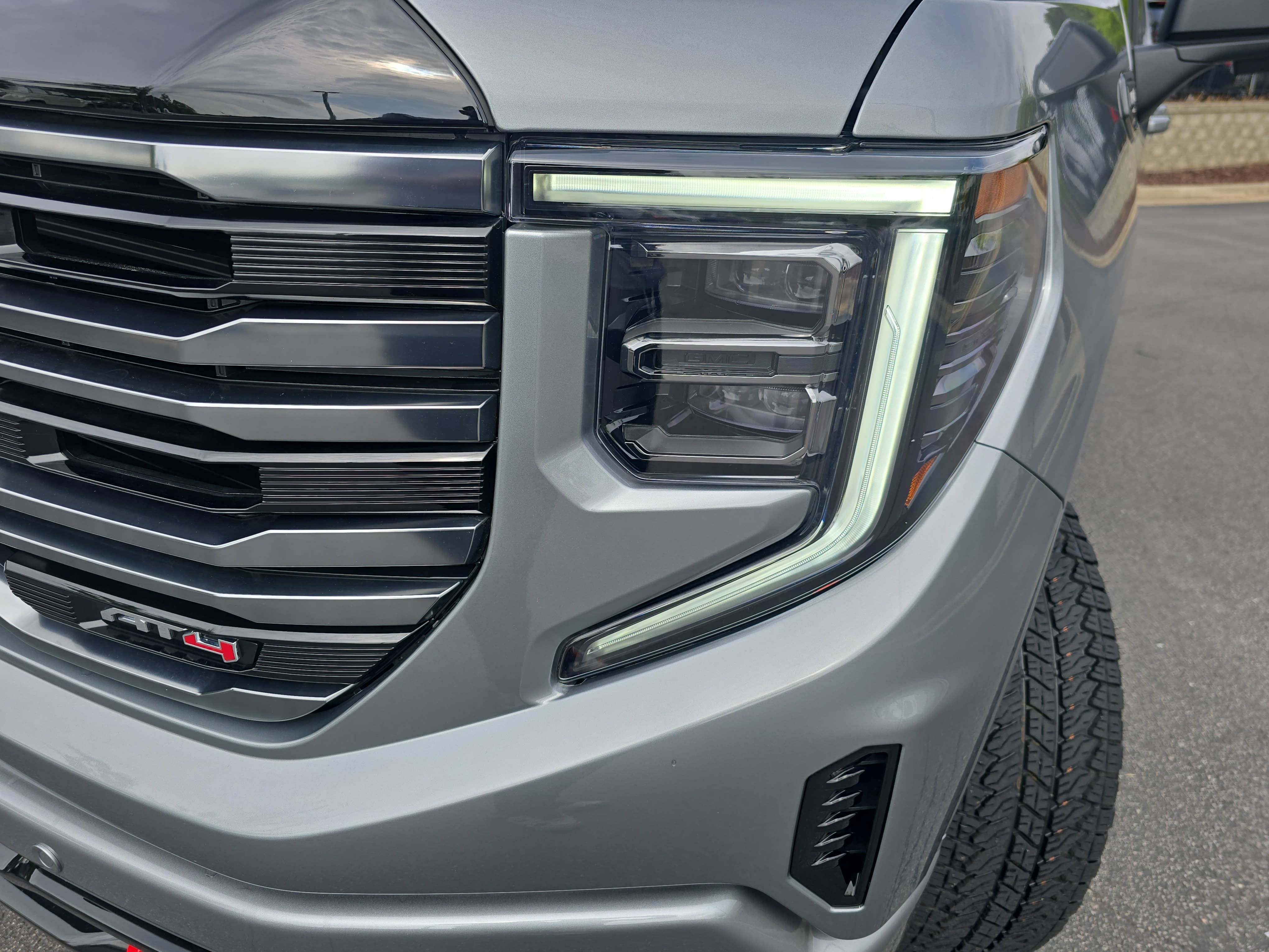 Used 2025 GMC Sierra 1500 AT4 w/ AT4 Premium Package AWD/4WD image 34
