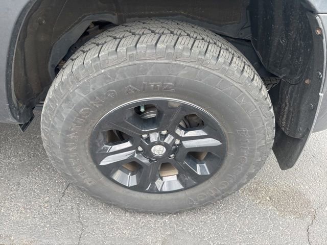 Used 2018 Toyota 4Runner SR5 AWD/4WD image 8