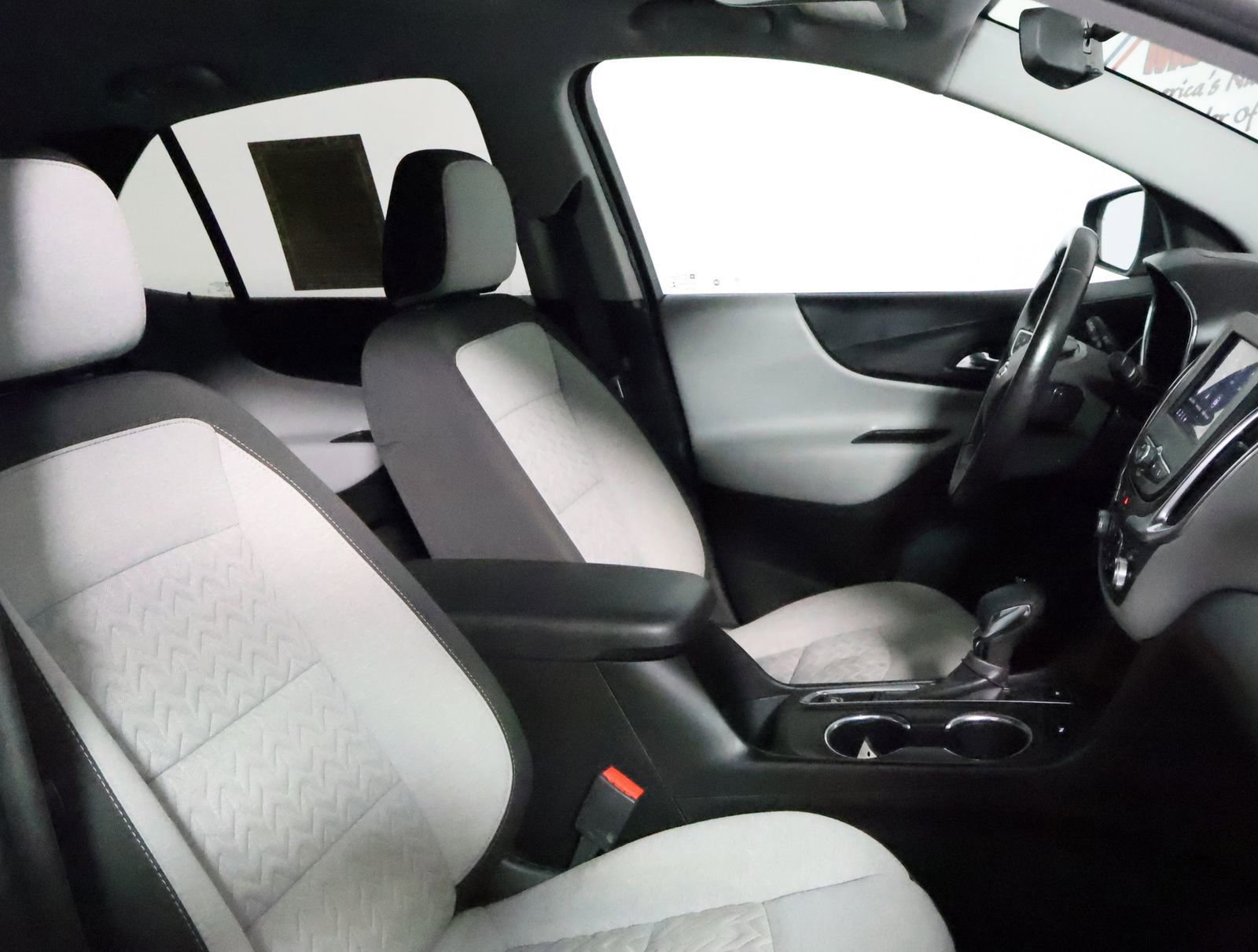 Used 2022 Chevrolet Equinox LT w/ Driver Convenience Package image 51