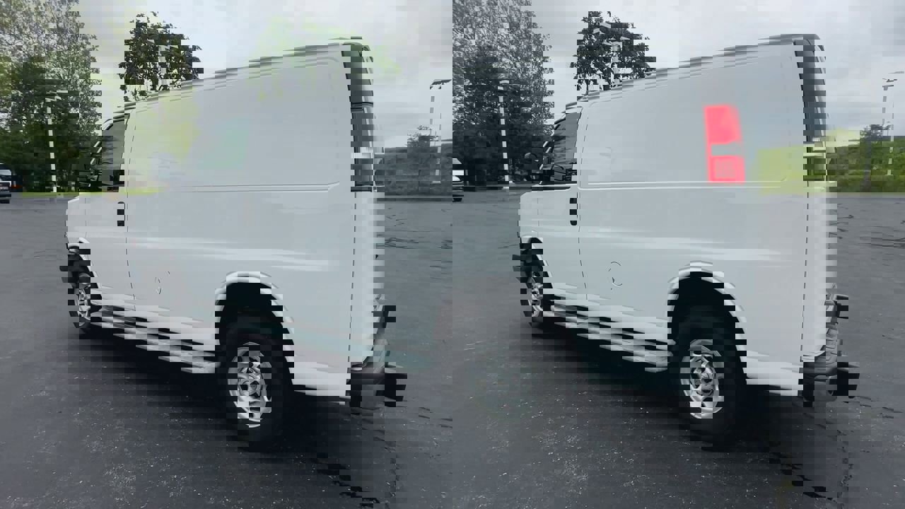 Used 2023 Chevrolet Express 2500 w/ Driver Convenience Package image 6