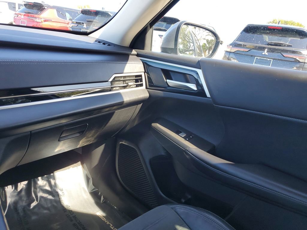 Used 2023 Mitsubishi Outlander SE image 11