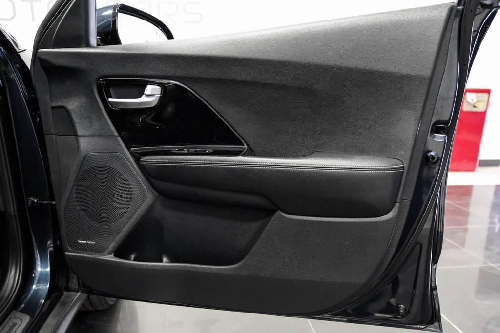 Used 2022 Kia Niro EX image 48