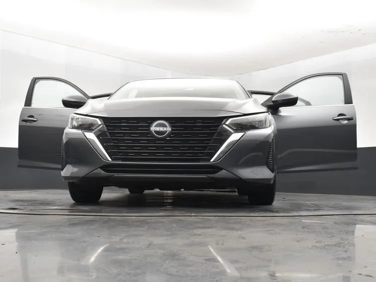 Used 2025 Nissan Sentra SV FWD image 11