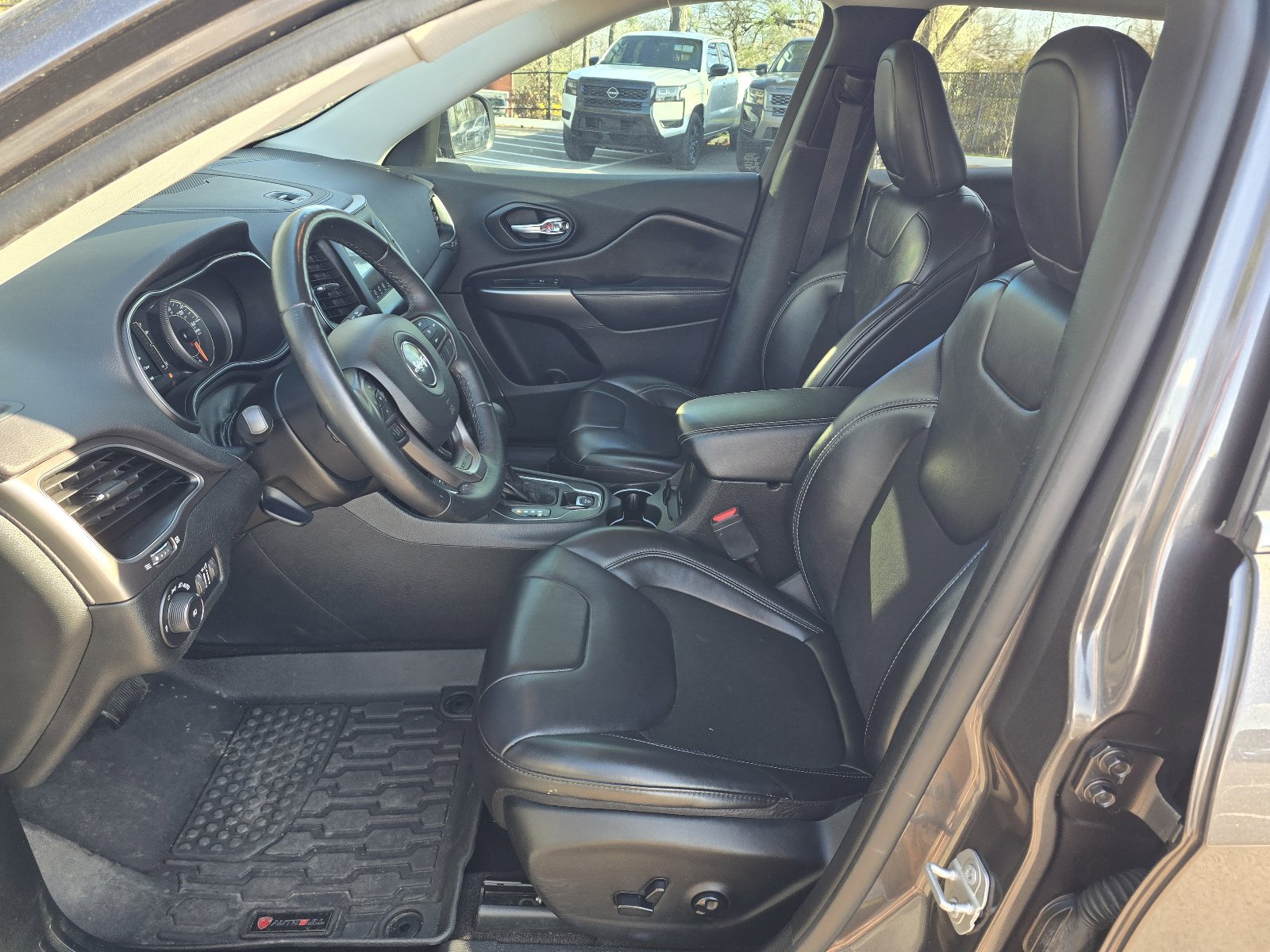 Used 2019 Jeep Cherokee Latitude Plus image 12