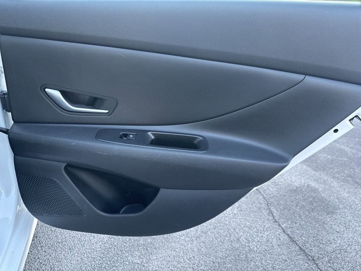 Used 2023 Hyundai Elantra SE image 38