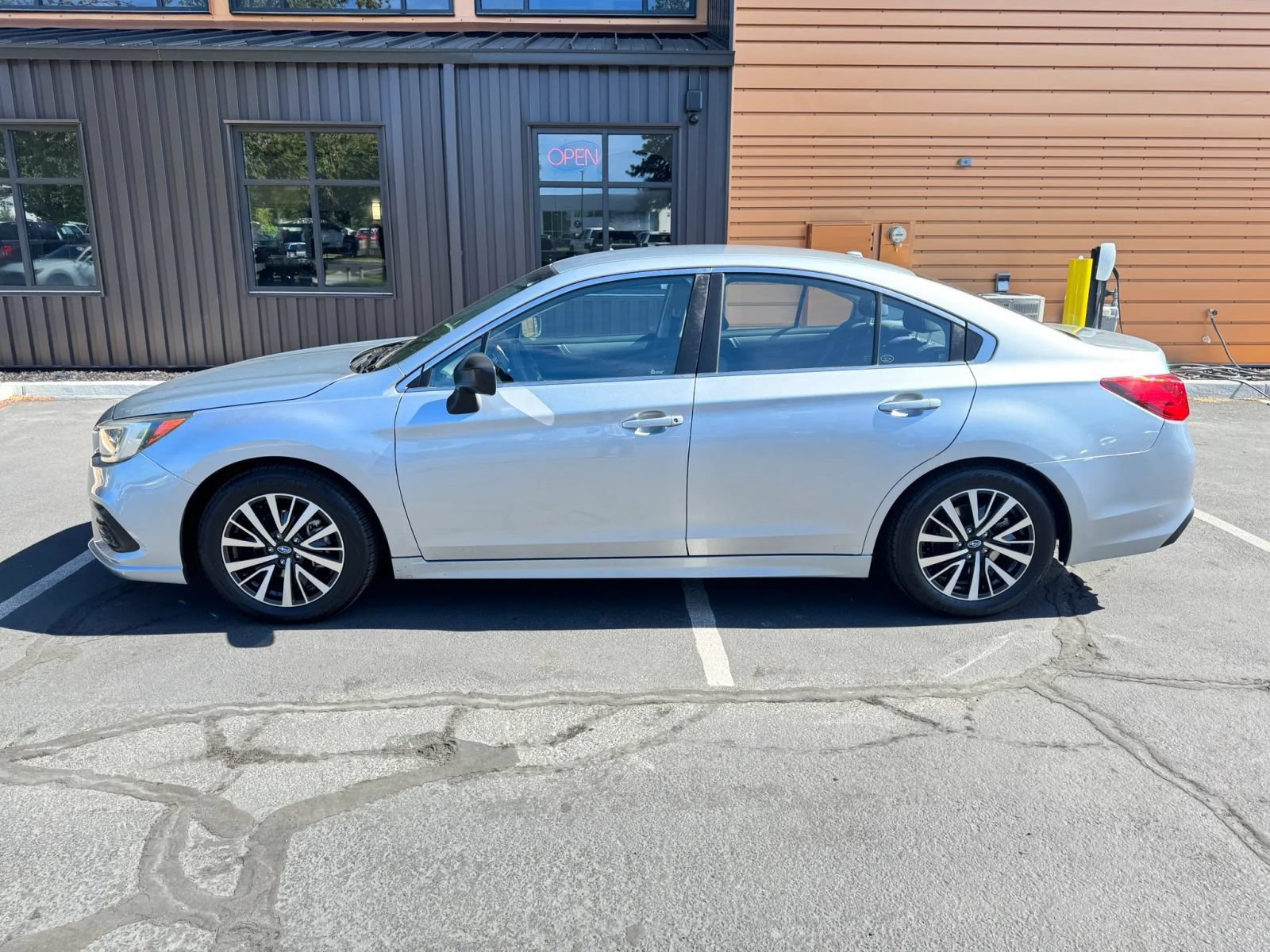 Used 2019 Subaru Legacy 2.5i w/ Alloy Wheel Package AWD/4WD image 2