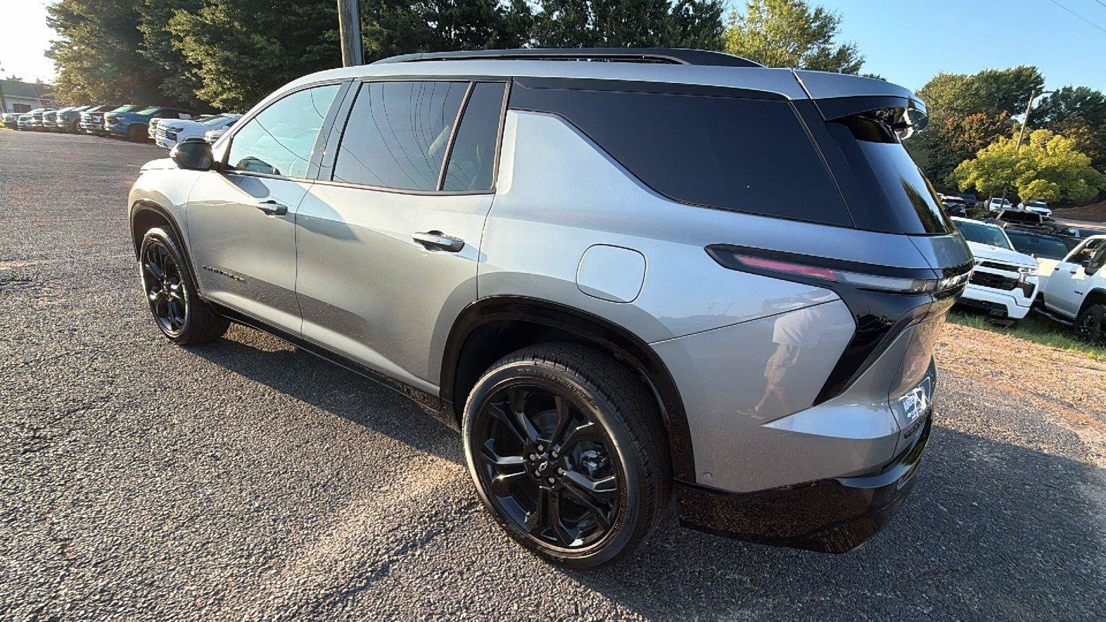 New 2027 Chevrolet Traverse RS w/ LPO, Floor Liner Package FWD image 10