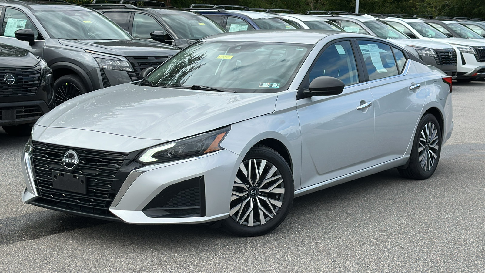 Used 2024 Nissan Altima 2.5 SV FWD image 1