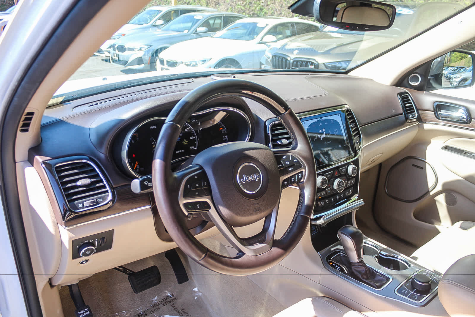 Used 2021 Jeep Grand Cherokee Overland AWD/4WD image 17