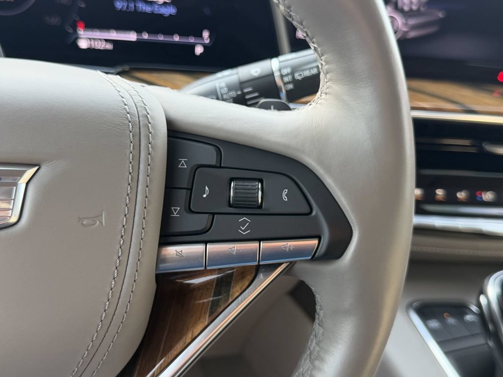 Used 2023 Cadillac Escalade Premium Luxury Platinum RWD image 13