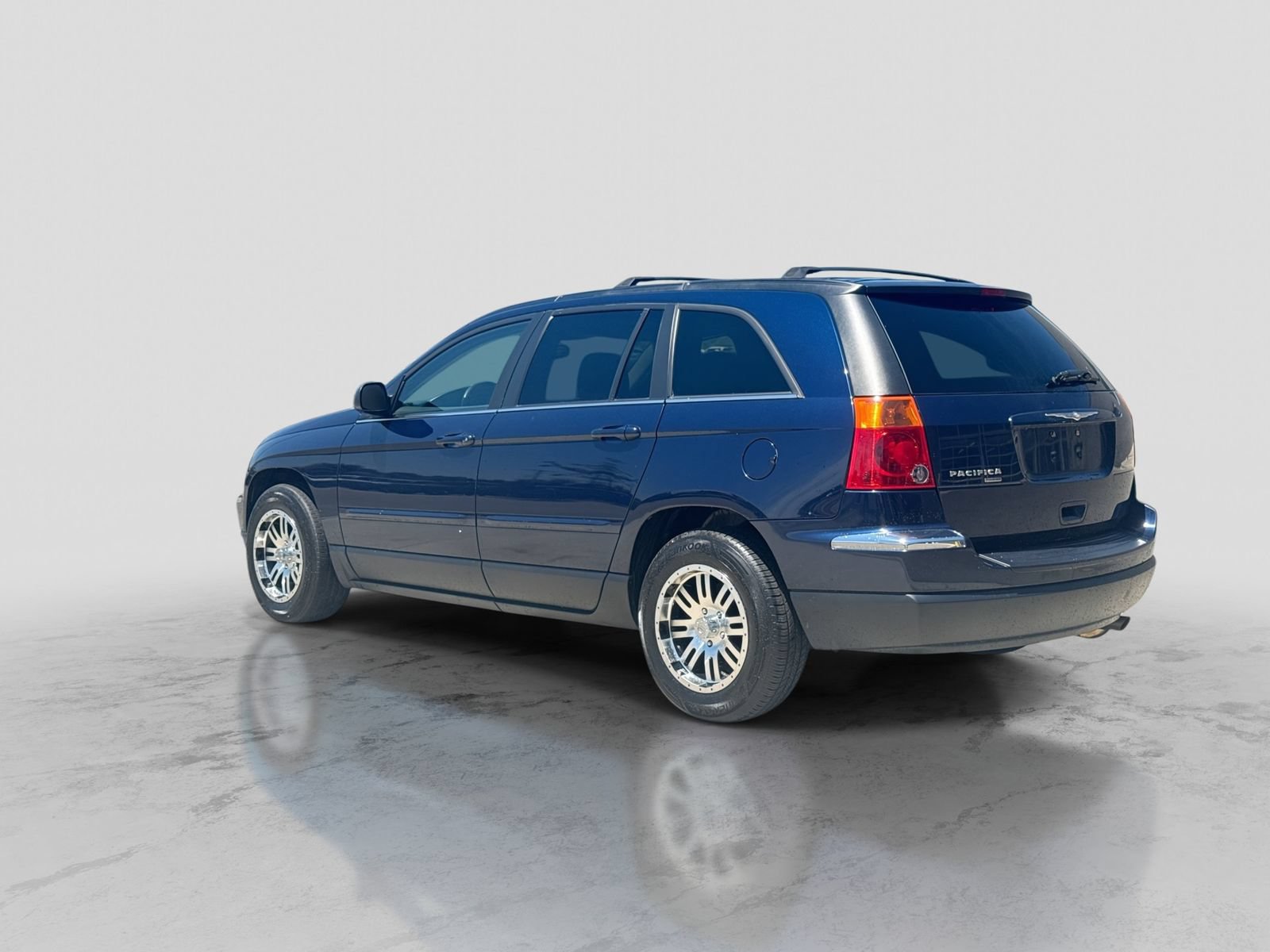 Used 2005 Chrysler Pacifica Touring AWD/4WD image 4