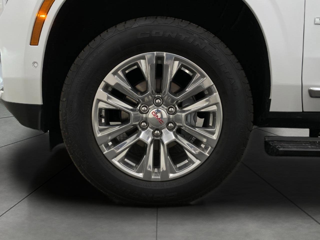 Used 2025 GMC Yukon XL Denali w/ Sun & Power Step Package image 14