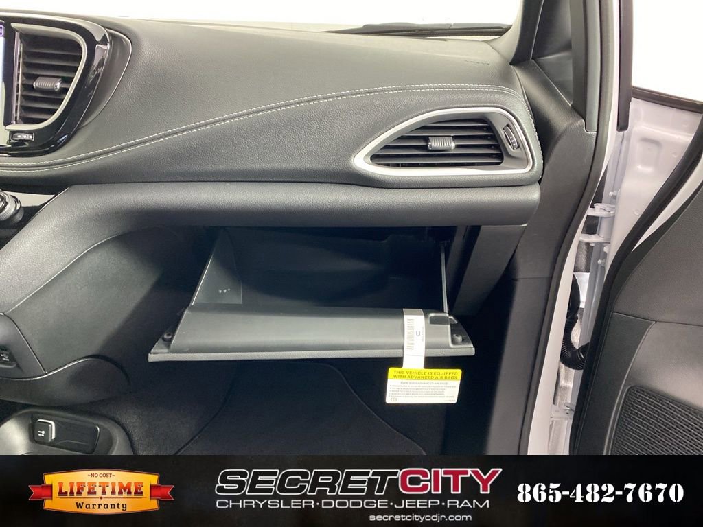 New 2026 Chrysler Pacifica Select image 36