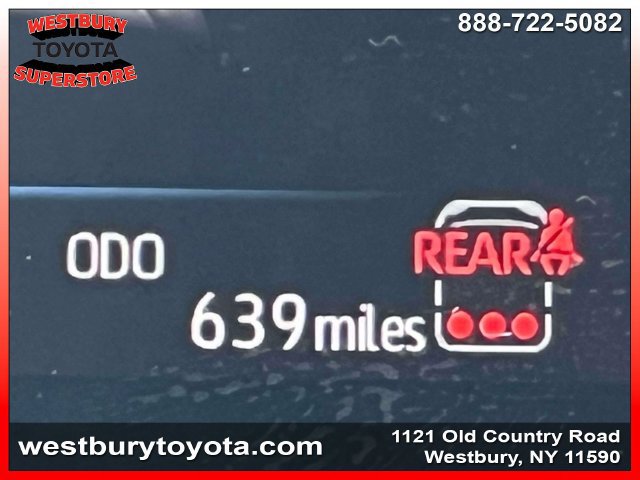 Used 2025 Toyota Sienna LE FWD image 30