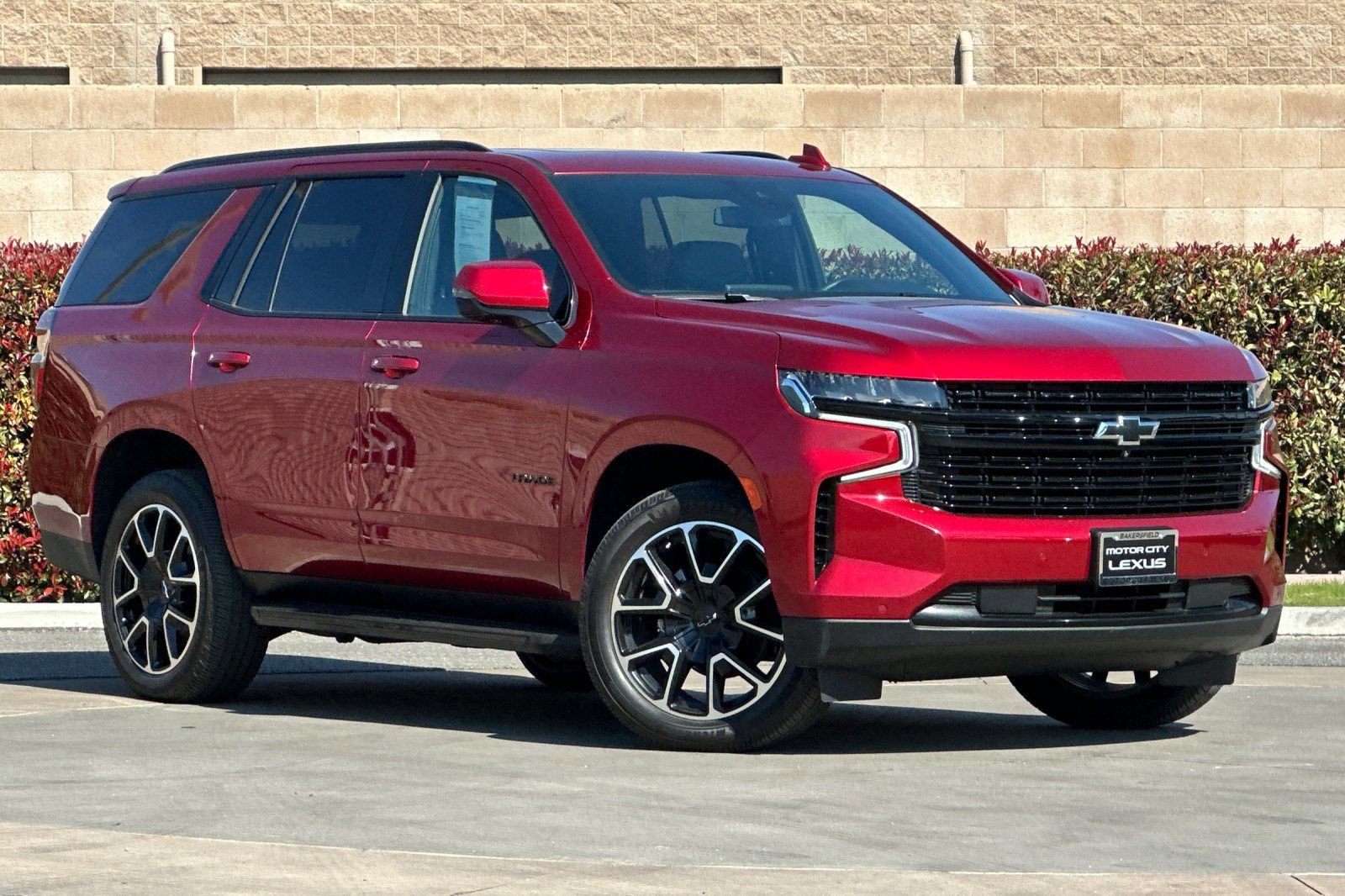 Used 2023 Chevrolet Tahoe RST w/ Luxury Package image 2