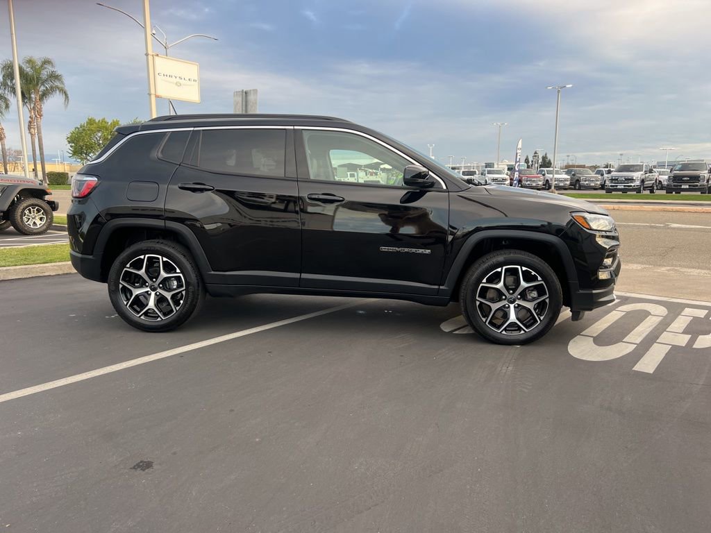 Used 2025 Jeep Compass Limited image 8