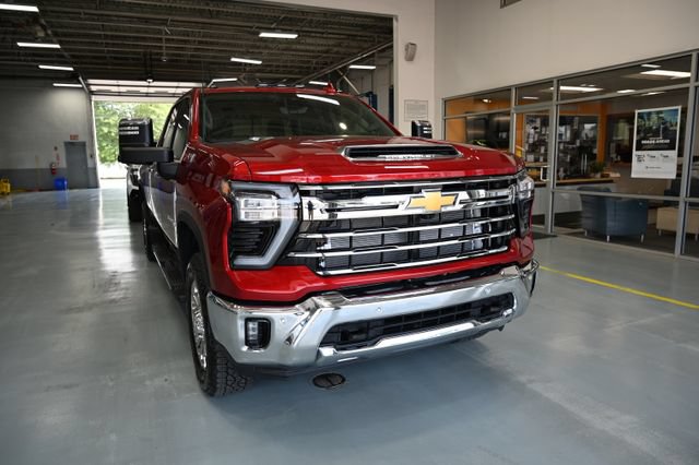 New 2026 Chevrolet Silverado 2500 LTZ w/ LTZ Premium Package AWD/4WD image 3