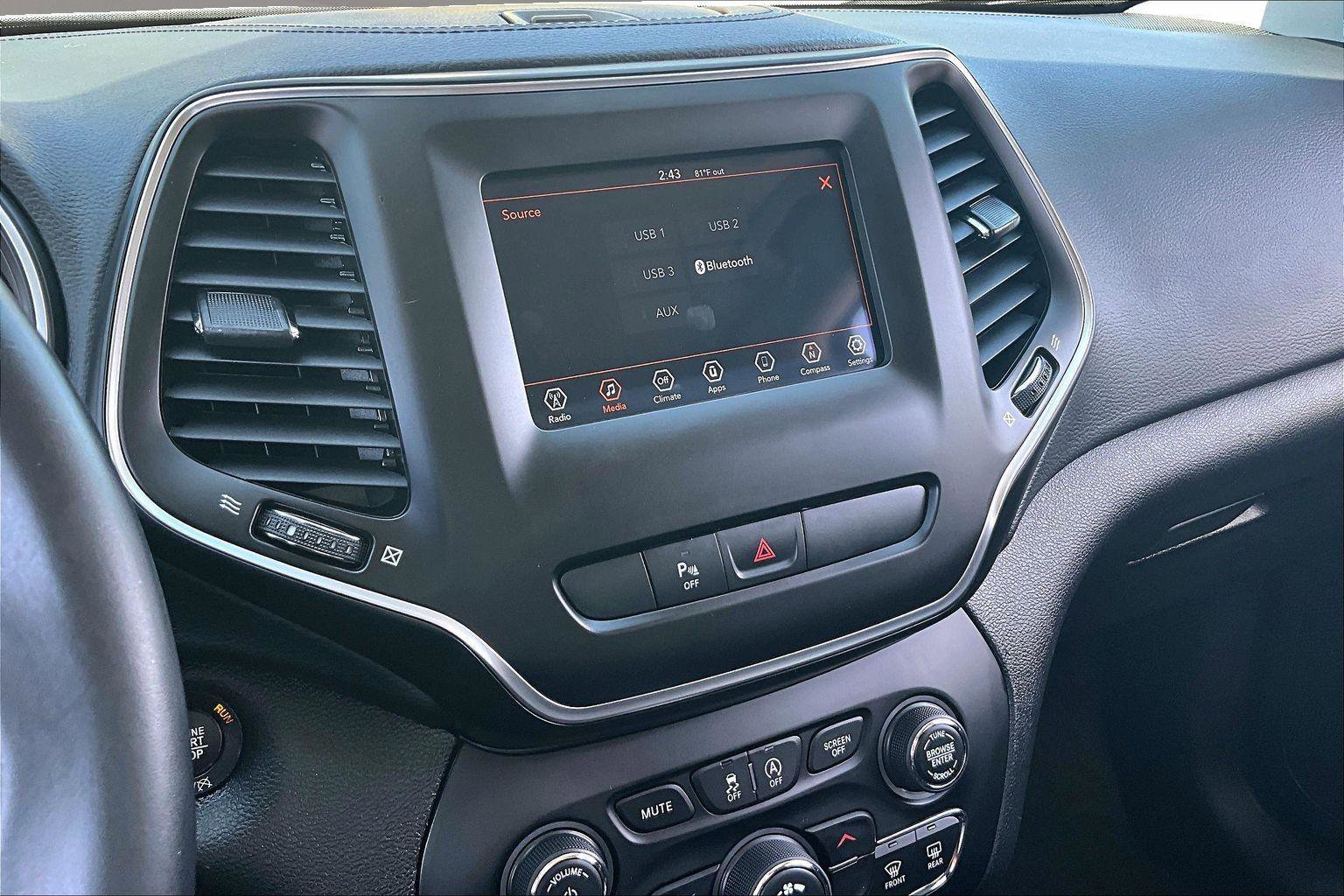 Used 2019 Jeep Cherokee Latitude Plus image 7