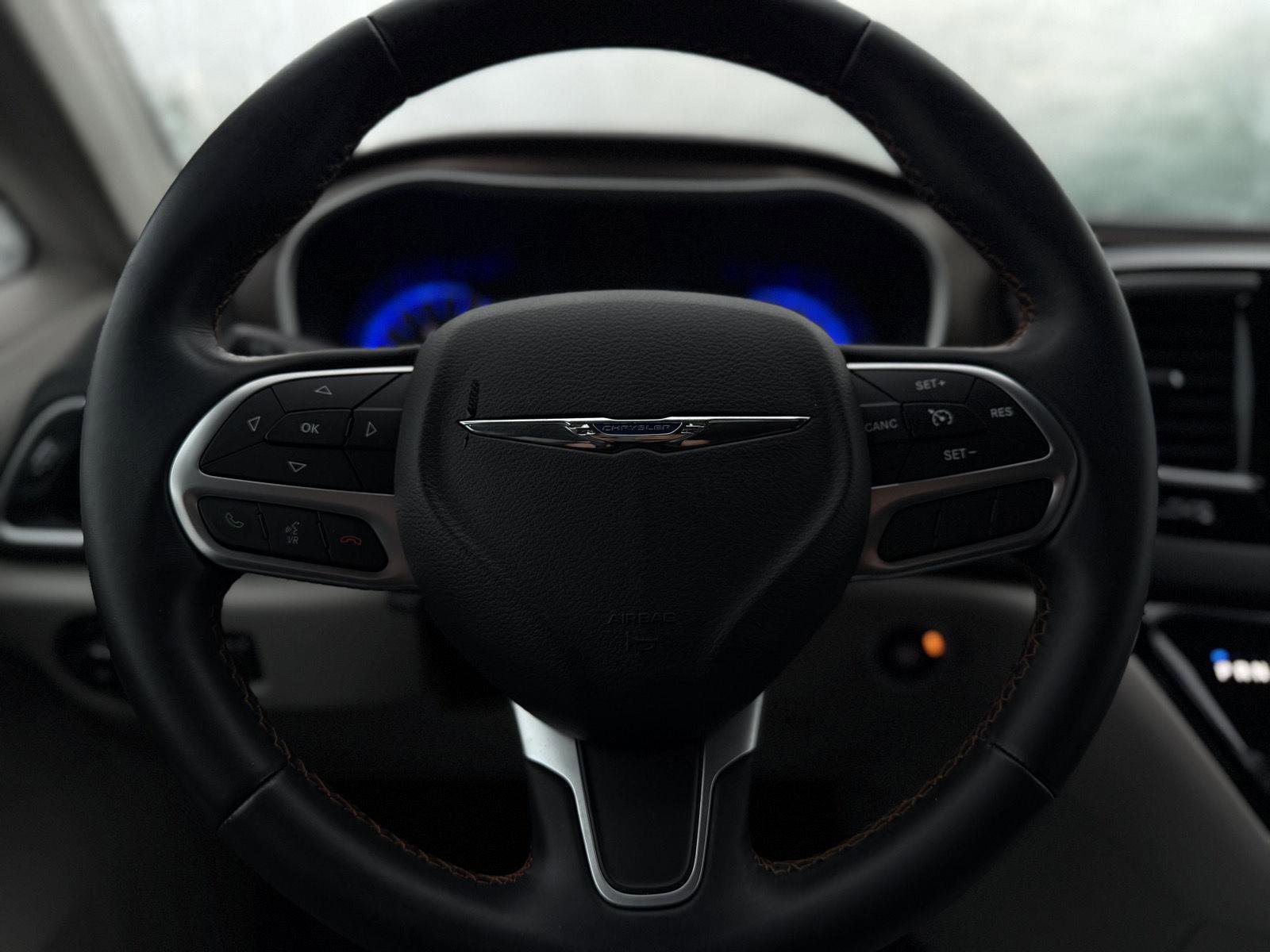 Used 2017 Chrysler Pacifica Touring-L w/ Tire & Wheel Group image 15