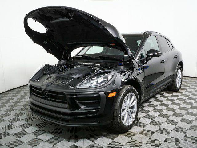 Certified 2026 Porsche Macan AWD/4WD image 34