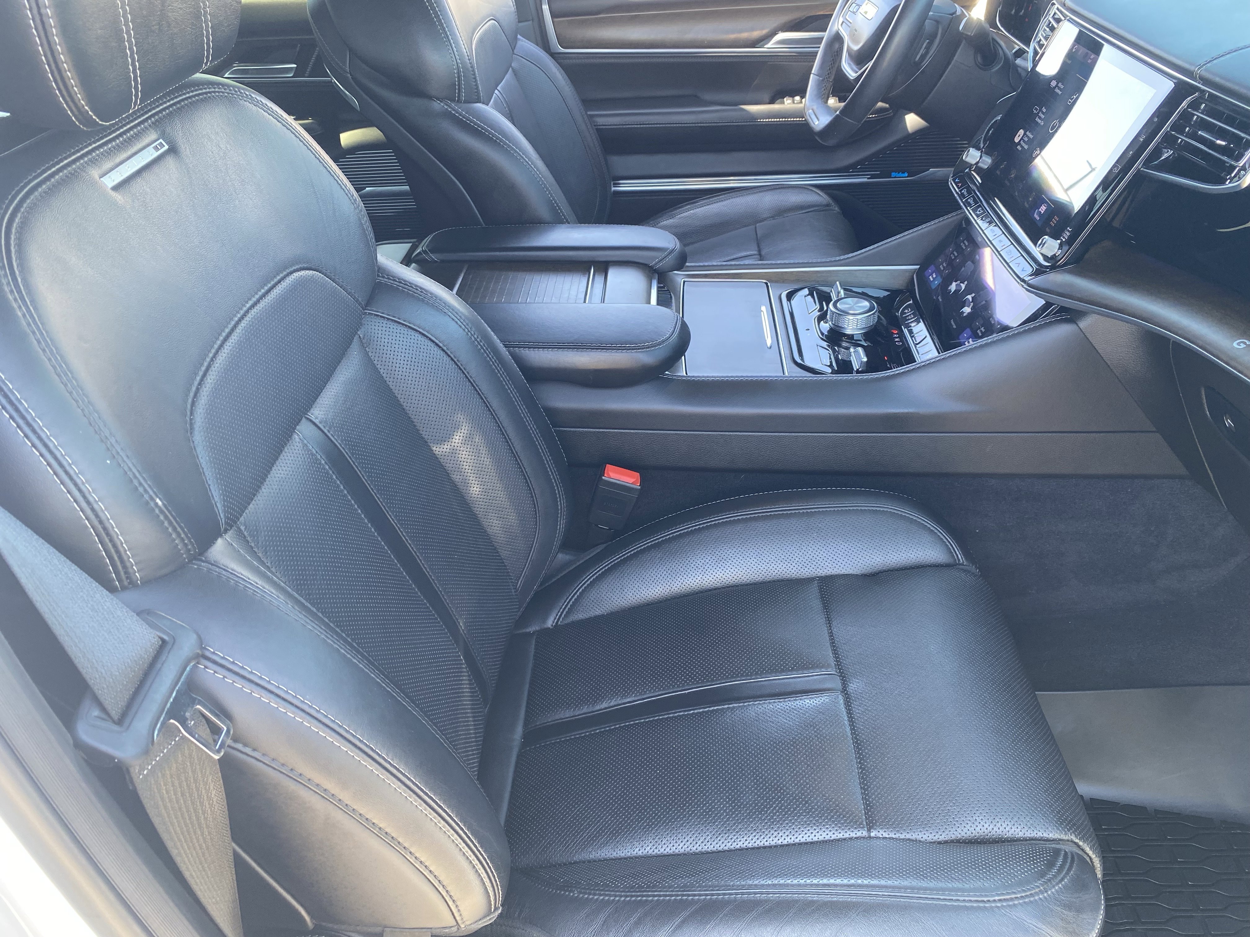 Certified 2022 Jeep Grand Wagoneer Series I AWD/4WD image 10