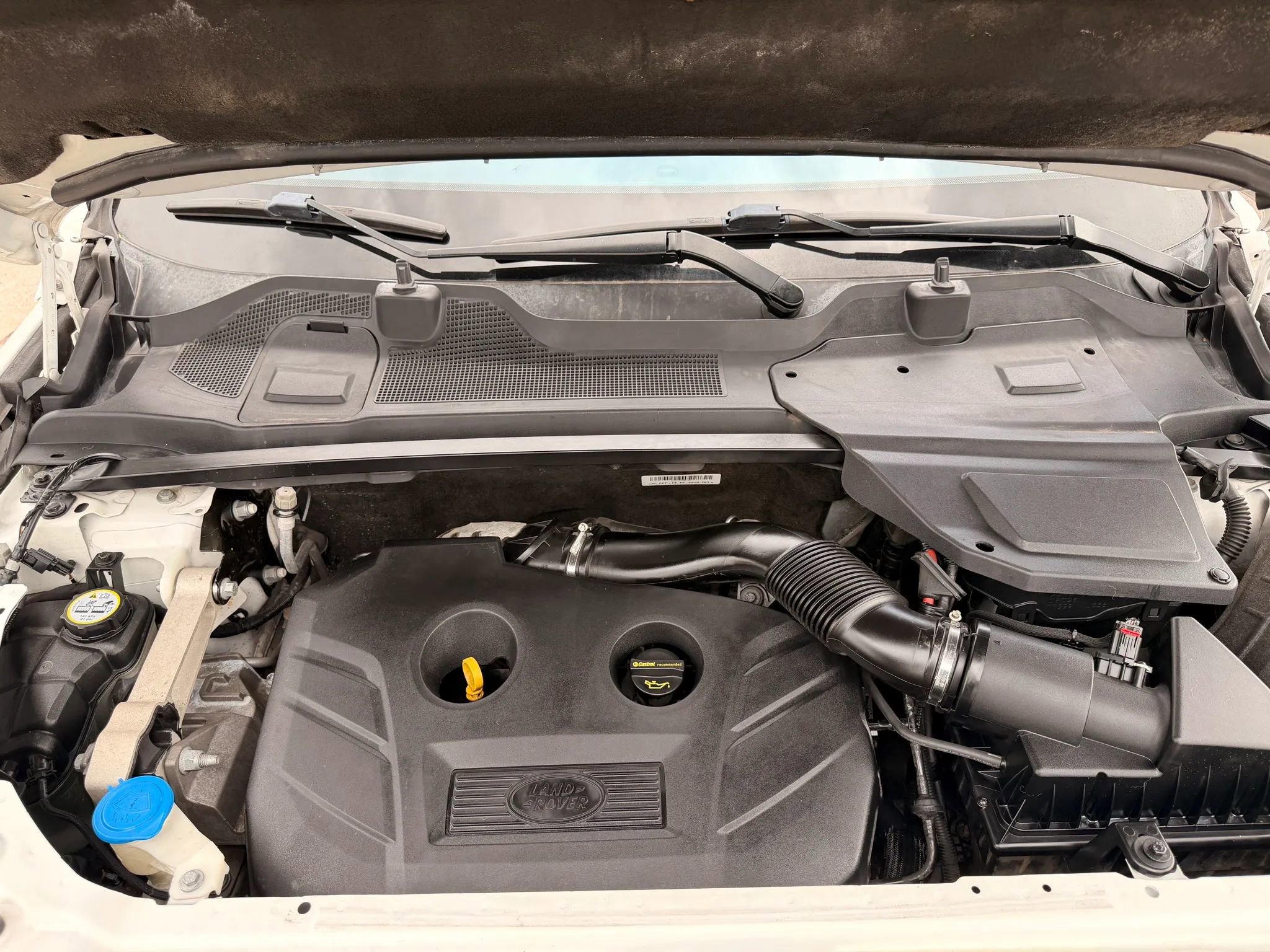 Used 2017 Land Rover Discovery Sport SE image 44