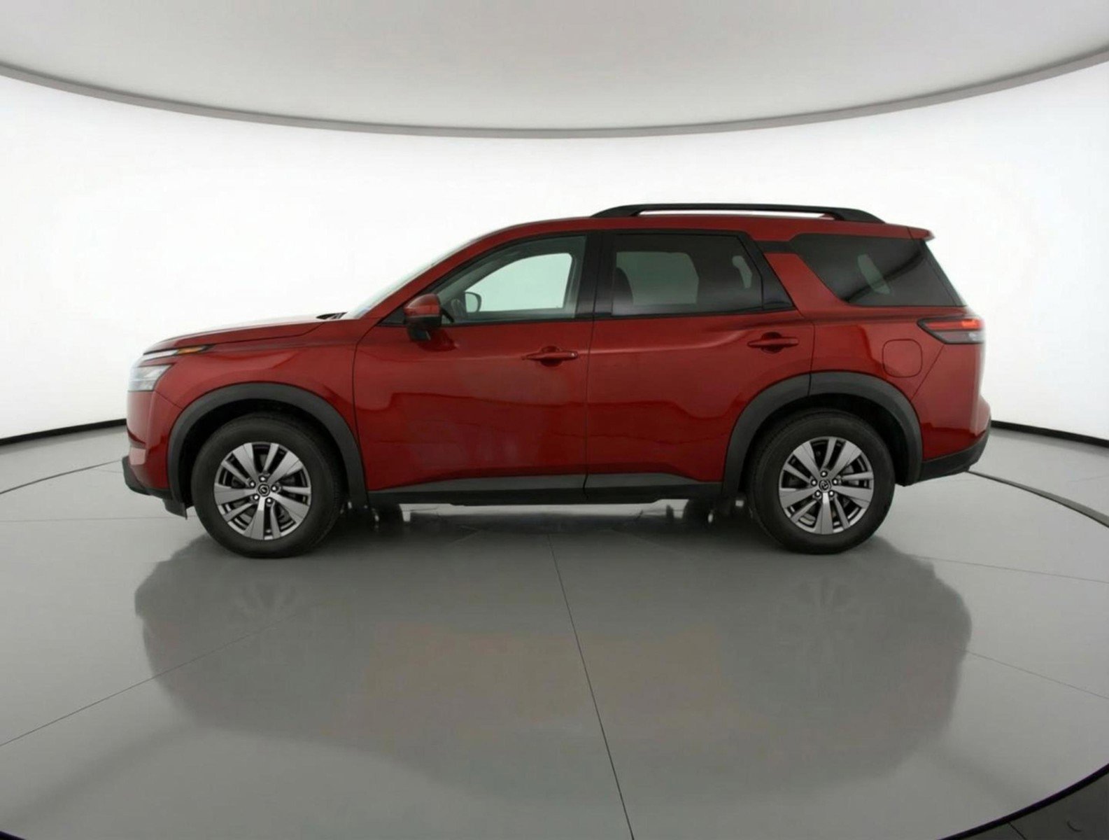 Used 2025 Nissan Pathfinder SV FWD image 5