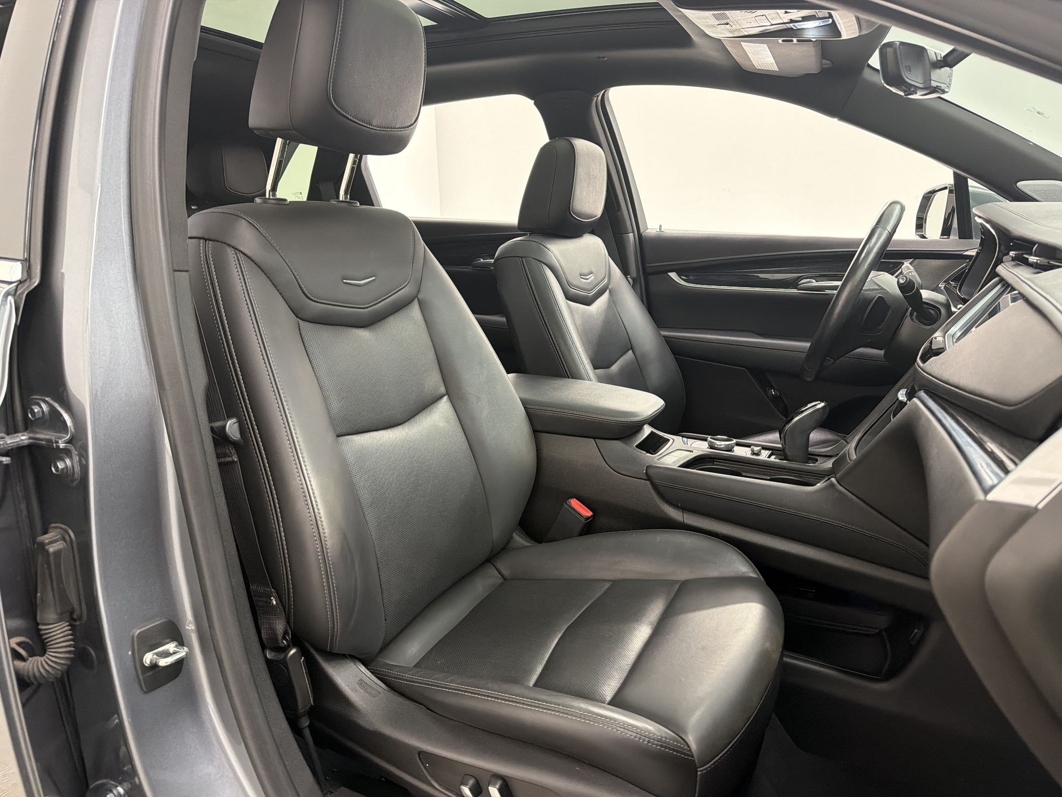 Used 2022 Cadillac XT5 Premium Luxury w/ Technology Package FWD image 27
