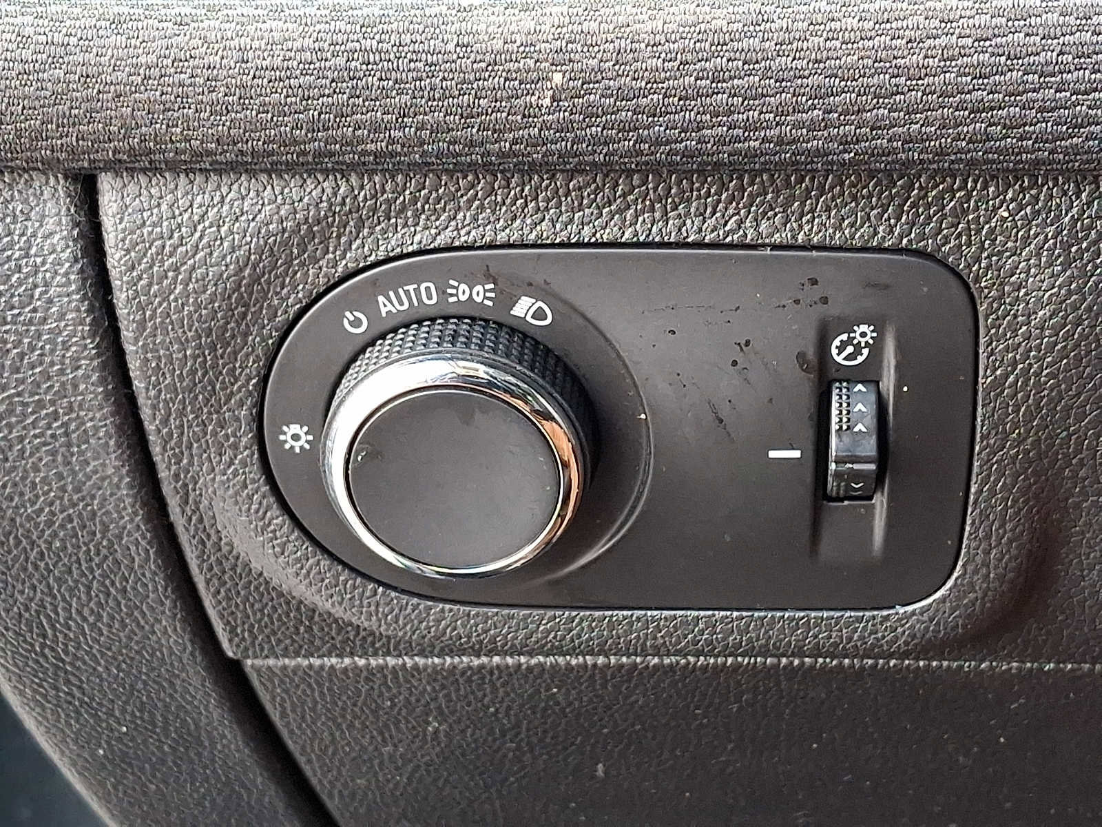 Used 2017 Chevrolet Cruze LT image 21