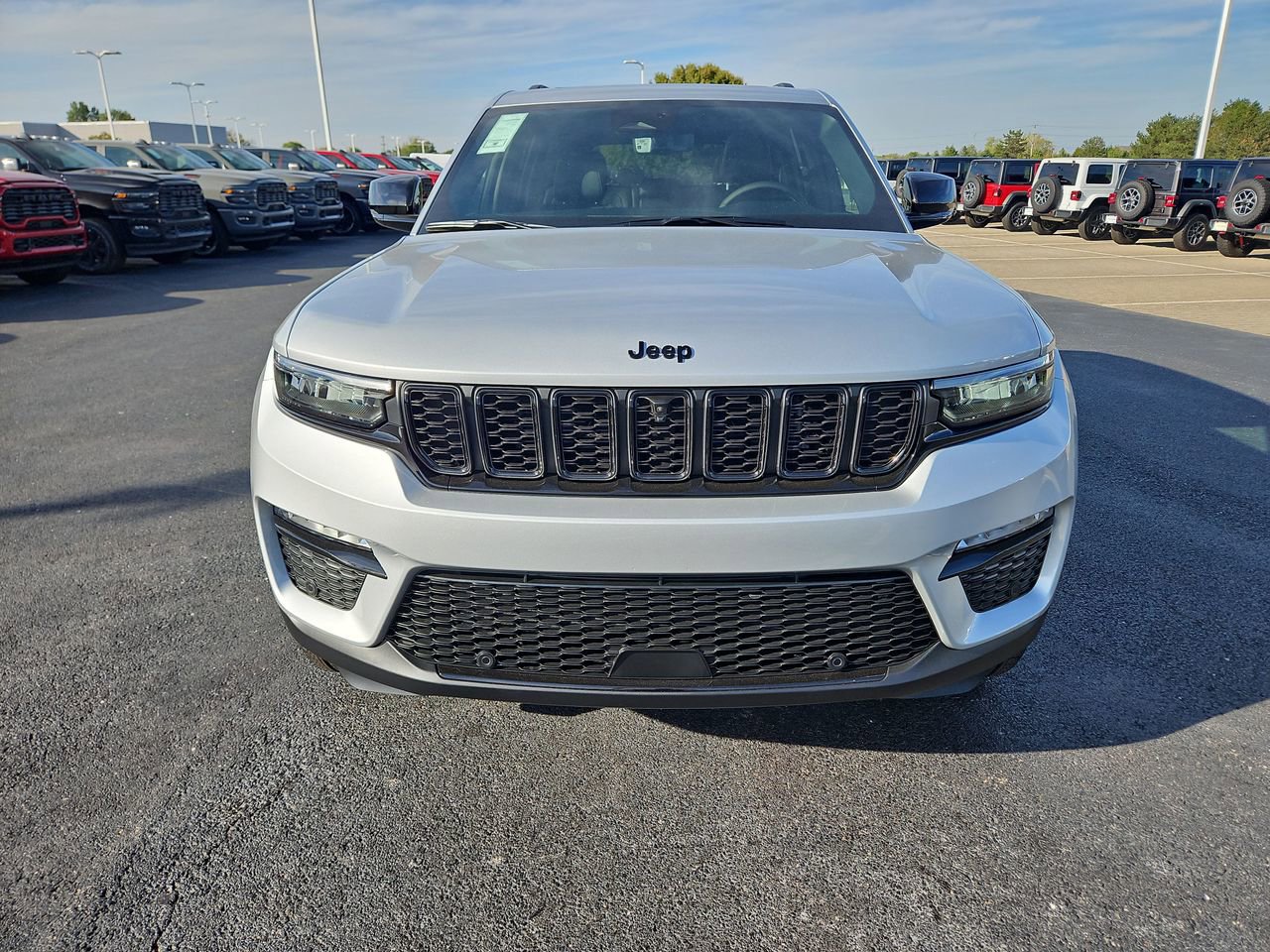 New 2025 Jeep Grand Cherokee Limited w/ Luxury Tech Group II image 2