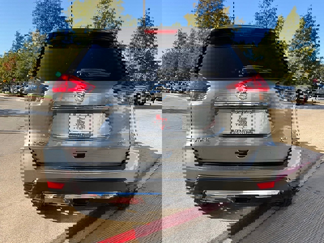 Used 2018 Nissan Rogue SV image 7