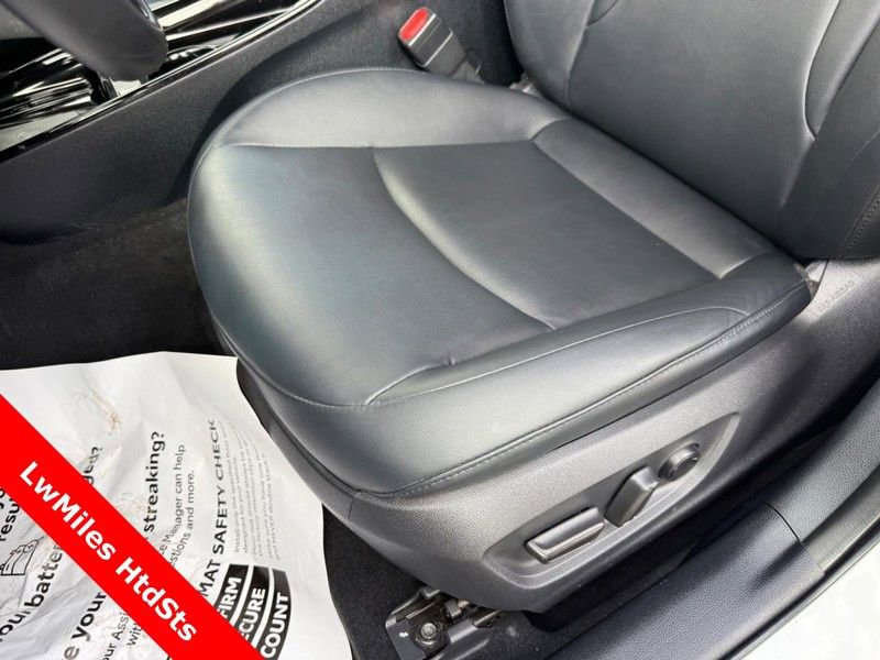 Used 2021 Toyota Prius XLE FWD image 17