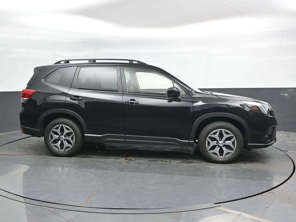Used 2022 Subaru Forester Premium AWD/4WD image 5